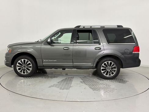 Used 2017 Lincoln Navigator Select RWD image 2