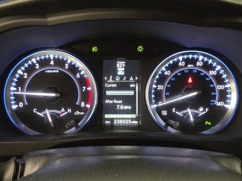 Used 2015 Toyota Highlander Limited AWD/4WD image 23