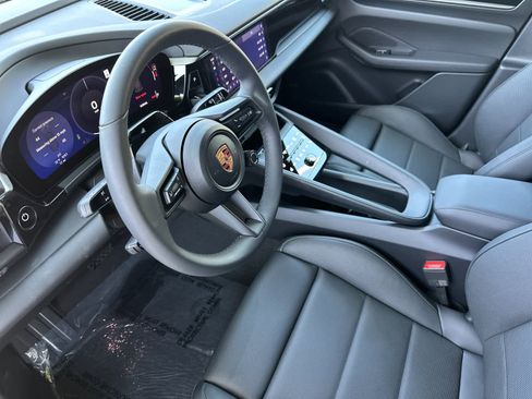 New 2026 Porsche Macan Electric RWD image 4