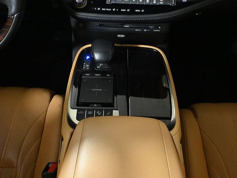 Used 2021 Lexus LS 500 AWD w/ Luxury Package image 22