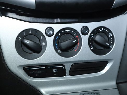 Used 2013 Ford Focus SE FWD image 25