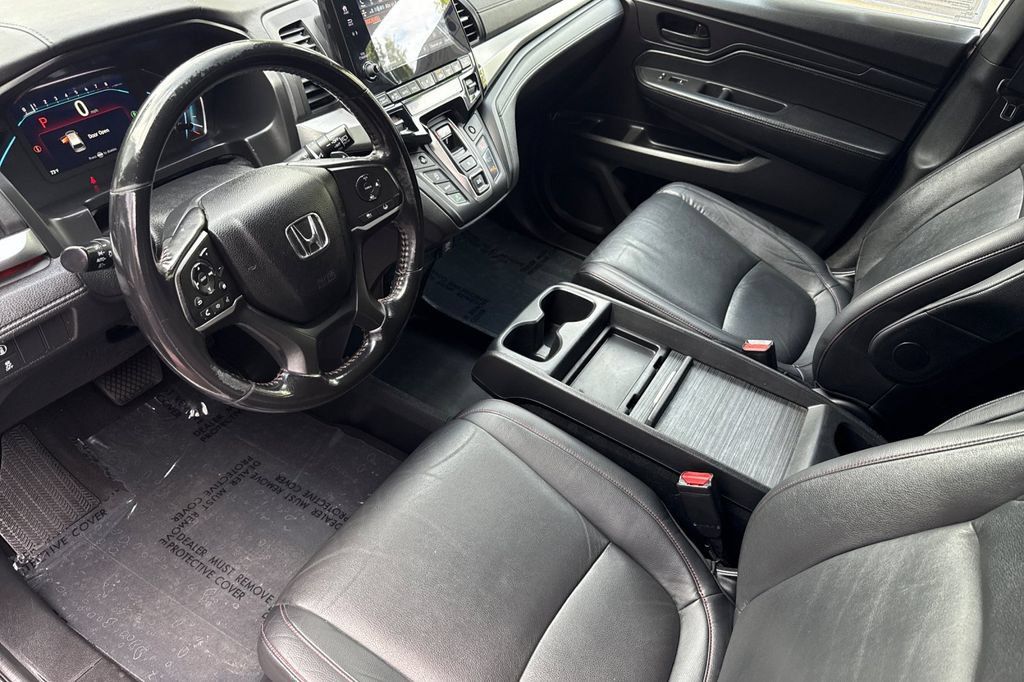 Used 2023 Honda Odyssey Sport image 3
