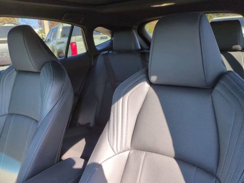 Used 2024 Toyota Venza Limited image 8