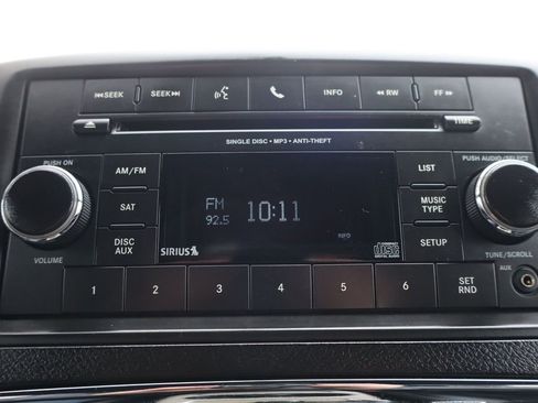 Used 2017 Dodge Grand Caravan SXT image 39