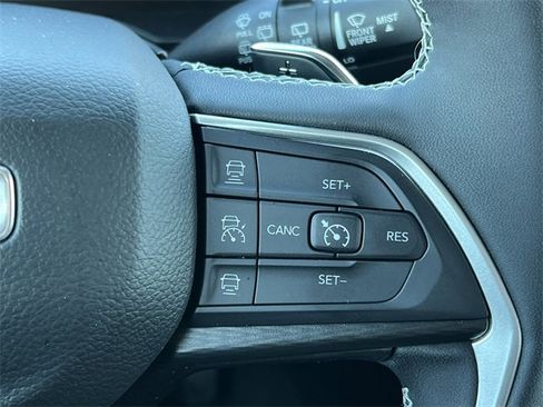 Used 2023 Jeep Grand Cherokee Laredo w/ Luxury Tech Group I image 19