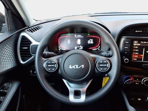 Used 2023 Kia Soul LX image 13