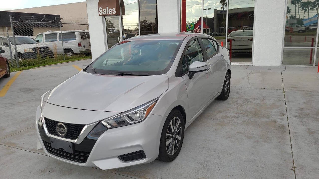 Used 2021 Nissan Versa SV FWD image 2