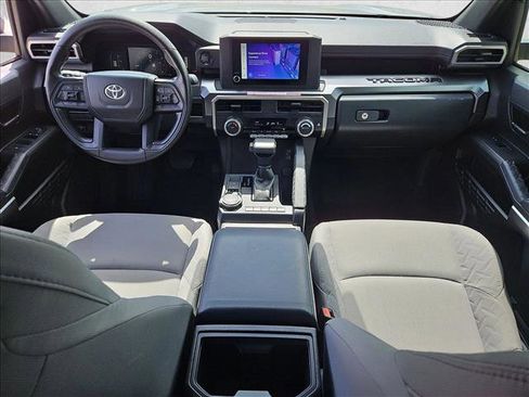 Used 2025 Toyota Tacoma SR5 AWD/4WD image 17