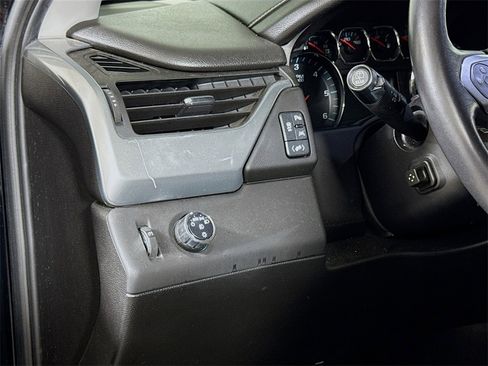Used 2017 Chevrolet Suburban LT image 8