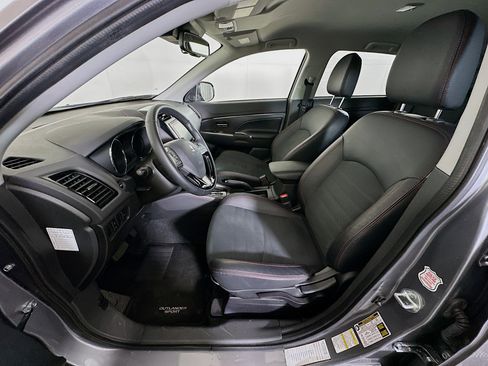 Used 2025 Mitsubishi Outlander Sport SE image 13