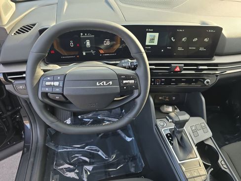 New 2026 Kia Sportage LX image 18