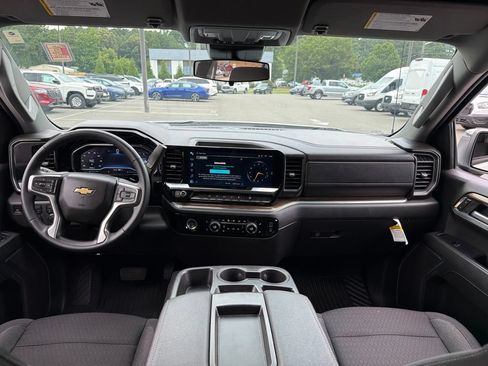Used 2024 Chevrolet Silverado 1500 LT AWD/4WD image 11