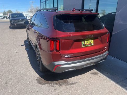 Used 2025 Kia Sorento SX Prestige w/ Olive Brown Leather Package image 8