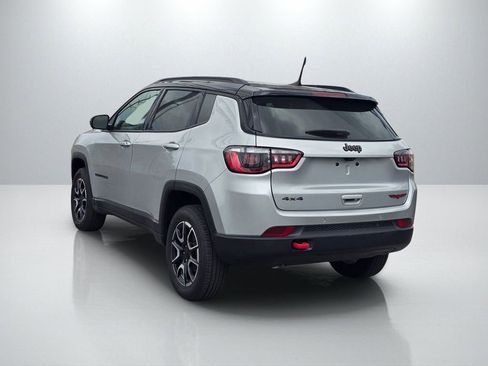 Used 2024 Jeep Compass Trailhawk AWD/4WD image 7