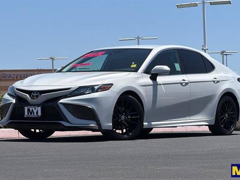 Used 2022 Toyota Camry XSE FWD image 8
