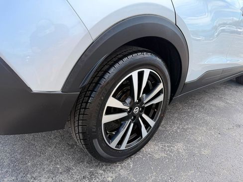 Used 2019 Nissan Kicks SV image 11