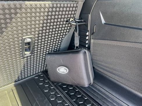 Used 2025 Land Rover Defender 110 X-Dynamic SE image 22