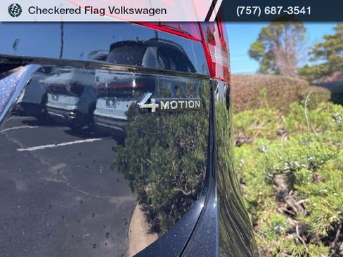 Used 2023 Volkswagen Tiguan SE R-Line image 11