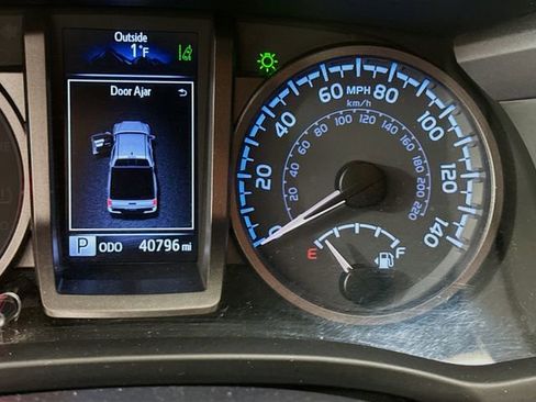 Used 2023 Toyota Tacoma TRD Off-Road image 12