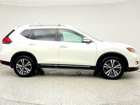 Used 2017 Nissan Rogue SL w/ SL Premium Package AWD/4WD image 4