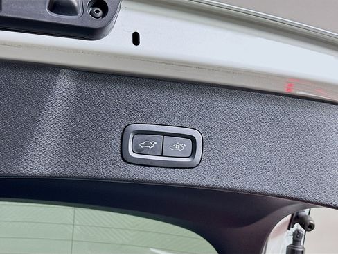 Used 2023 Volvo C40 P8 Recharge Plus w/ Climate Package image 30