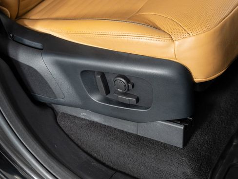 Used 2018 Land Rover Discovery HSE Luxury image 33