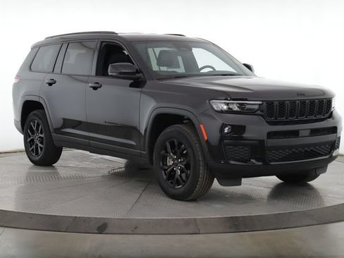 Used 2025 Jeep Grand Cherokee L Laredo AWD/4WD image 2