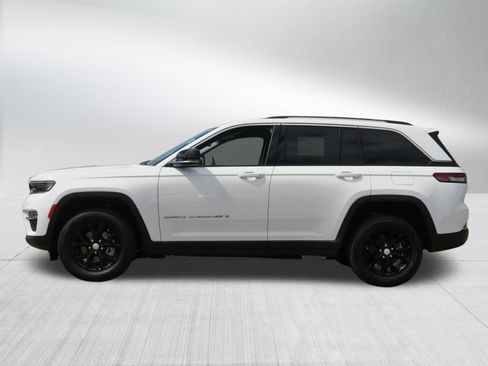 Used 2023 Jeep Grand Cherokee Limited AWD/4WD image 4