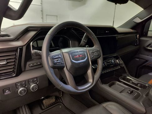 Used 2025 GMC Sierra 2500 AT4 w/ Technology Package image 4