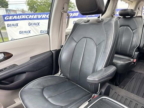 Used 2022 Chrysler Pacifica Limited AWD/4WD image 40