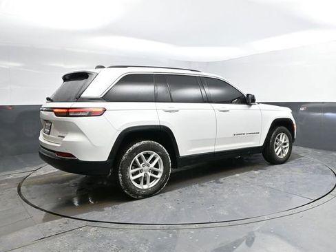 Used 2024 Jeep Grand Cherokee Laredo X image 10