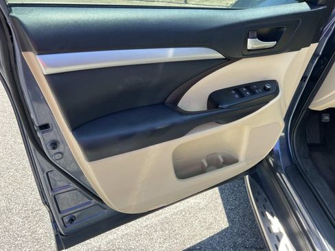 Used 2018 Toyota Highlander XLE FWD image 9