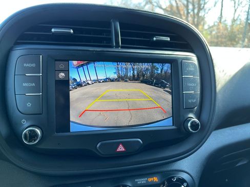 Used 2025 Kia Soul LX w/ LX Technology Package image 17