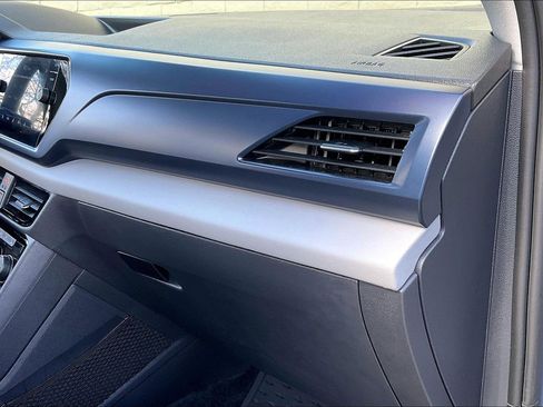 Certified 2023 Volkswagen Taos SE w/ Black Wheel Package image 16