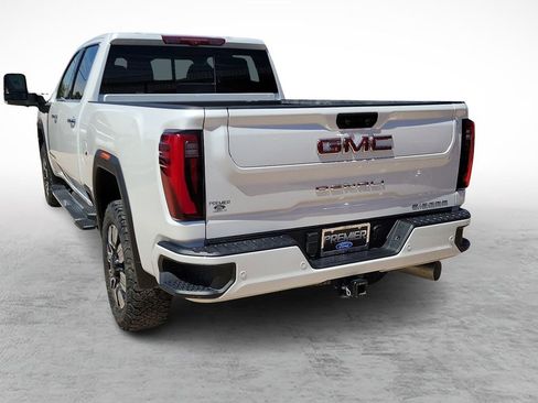 Used 2025 GMC Sierra 2500 Denali w/ Technology Package AWD/4WD image 8