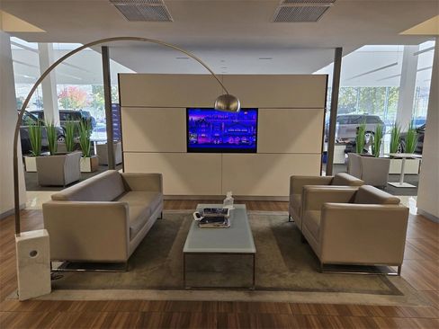 Used 2023 Land Rover Range Rover Sport SE image 40