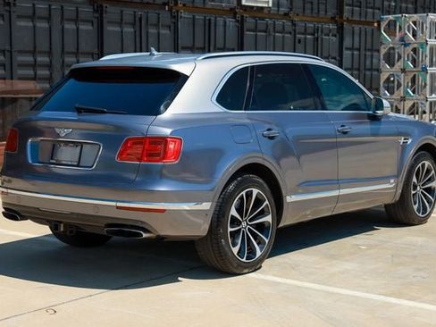 Used 2018 Bentley Bentayga AWD/4WD image 14