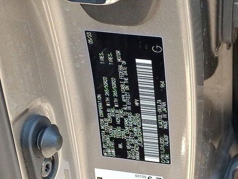 Used 2023 Lexus LX 600 4WD w/ Luxury Package image 31