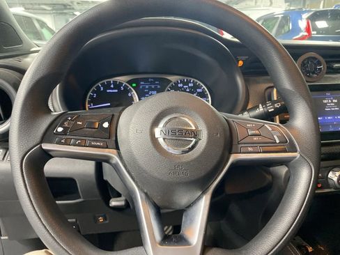 Used 2018 Nissan Kicks S FWD image 4