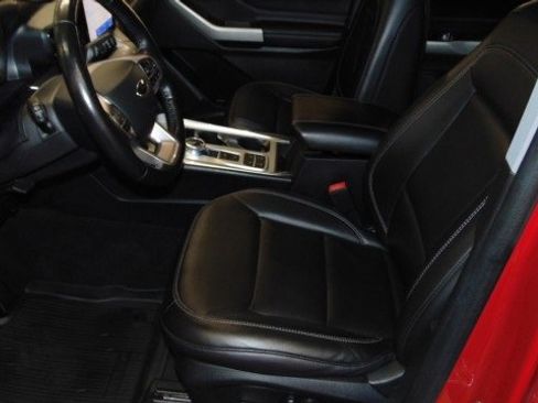 Used 2022 Ford Explorer XLT w/ Equipment Group 202A image 12