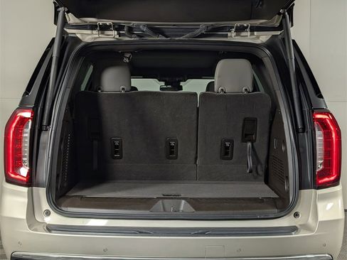 Used 2023 GMC Yukon SLT image 8