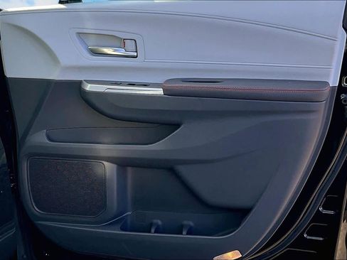 Used 2022 Toyota Sienna XSE image 29
