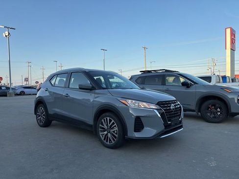 Used 2024 Nissan Kicks SV image 2