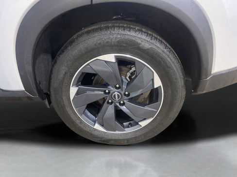 Used 2025 Nissan Rogue SV image 9