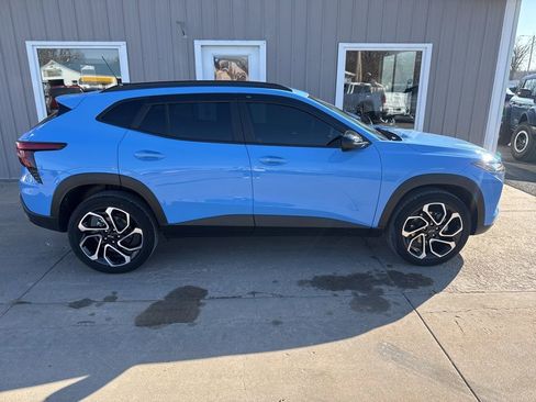 Used 2024 Chevrolet Trax RS w/ Driver Confidence Package image 2