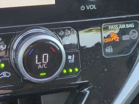 Certified 2025 Toyota Highlander Platinum image 23