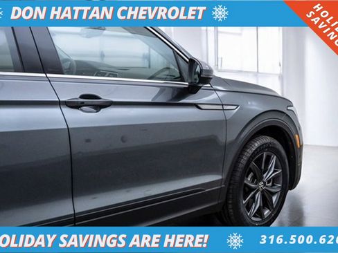 Used 2023 Volkswagen Tiguan SE w/ Panoramic Sunroof Package image 39