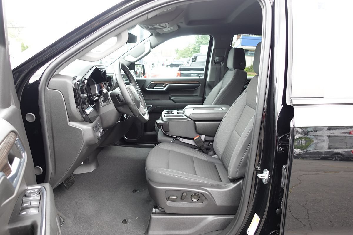 Used 2024 Chevrolet Silverado 1500 LT AWD/4WD image 17