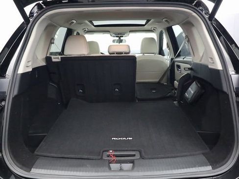 Used 2025 Nissan Rogue SV w/ SV Premium Package image 26