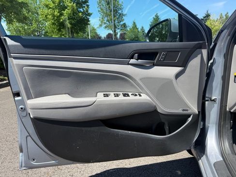 Used 2017 Hyundai Elantra Limited w/ Limited Ultimate Package 05 FWD image 18
